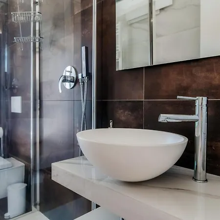 Apartment Contrada Sant'elia - By Myhomeincomo