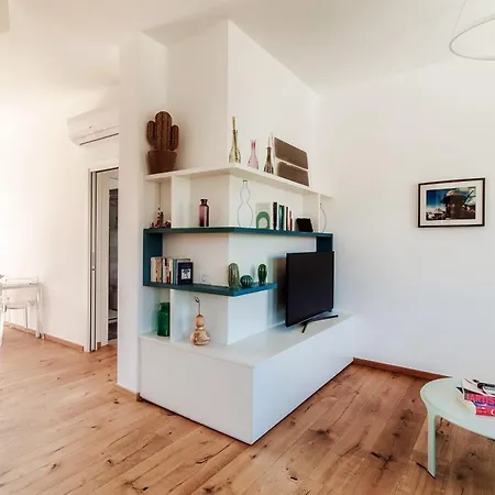 Contrada Sant'elia - By Myhomeincomo Appartamento *